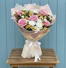 Букет цветов из:  Гвоздики, Орхидеи и Розы в Рощино Ставропольского края