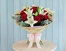 Букет цветов из:  Лилии и Розы в Рощино Ставропольского края