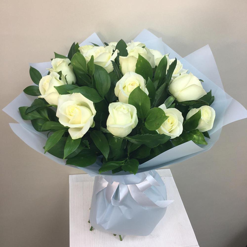 Букет 15 Белых роз Проуд в Рощино Ставропольского края