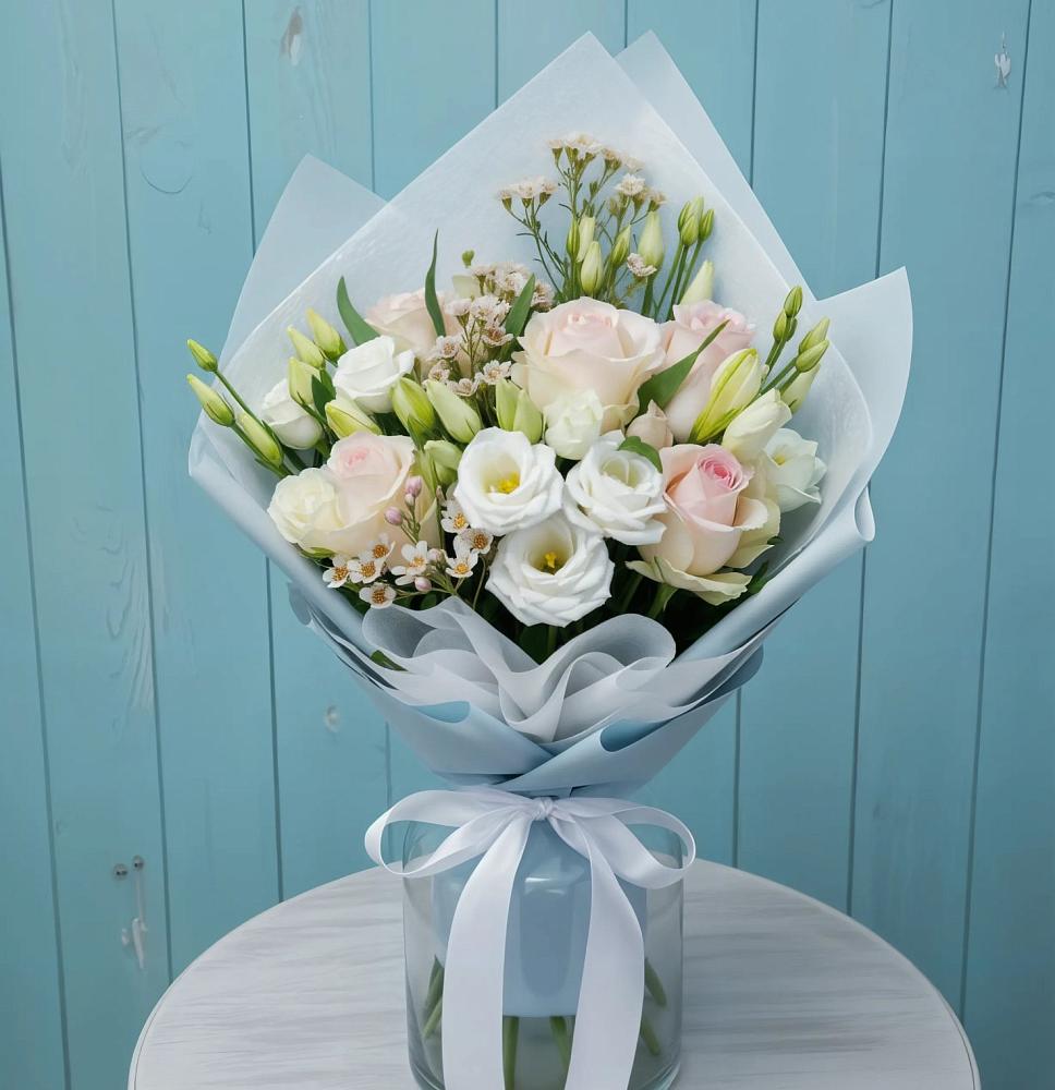 Букет цветов из: Розы и Лизиантусы в Рощино Ставропольского края