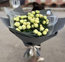 Букет Белые кустовые розы Солинеро в Рощино Ставропольского края