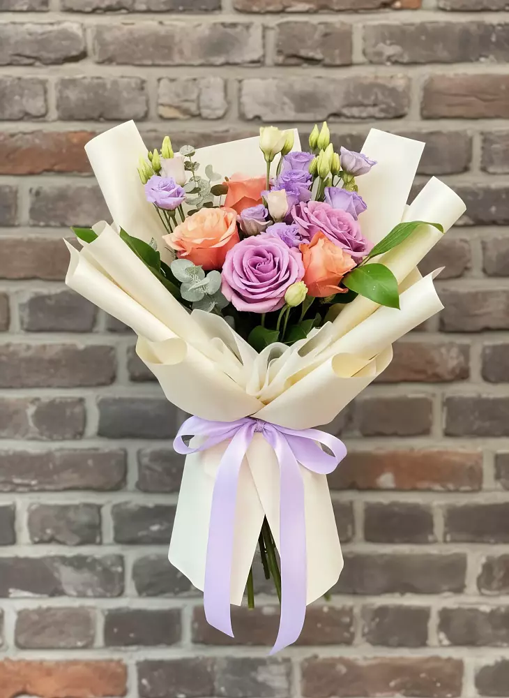 Букет цветов из: Лизиантусы и Розы в Рощино Ставропольского края