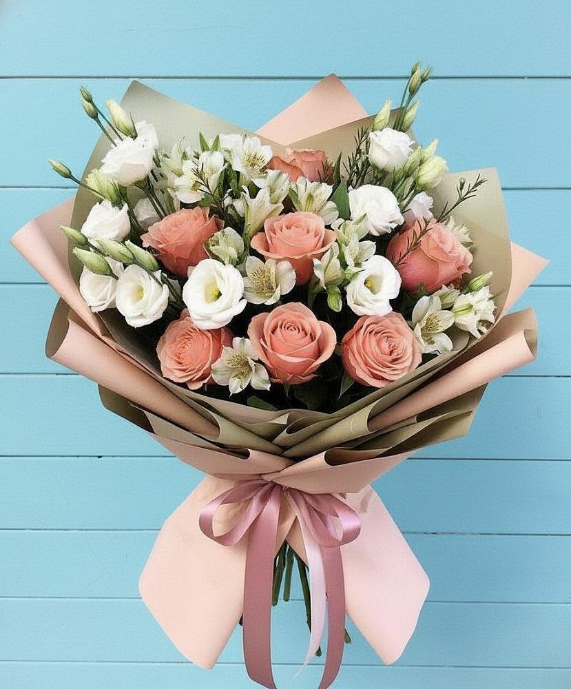 Букет цветов из: Розы, Альстромерии и Лизиантусы в Рощино Ставропольского края