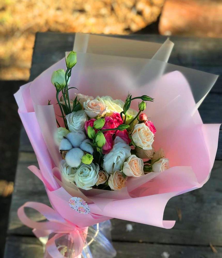 Букет цветов из: Розы и Лизиантусы в Рощино Ставропольского края