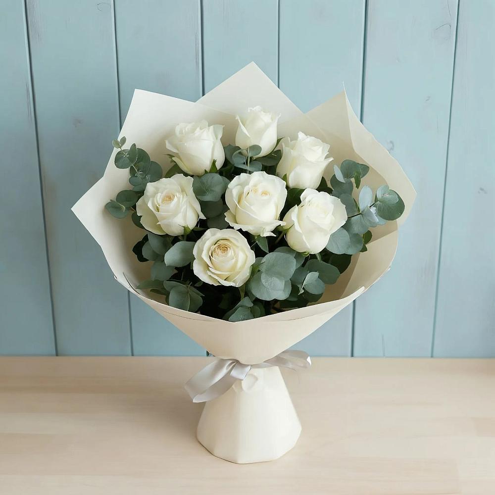 Букет Белые розы в Эвкалипте в Рощино Ставропольского края