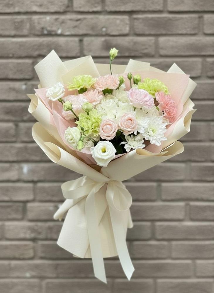 Букет цветов из: Гвоздики, Розы, Лизиантусы и Хризантемы в Рощино Ставропольского края