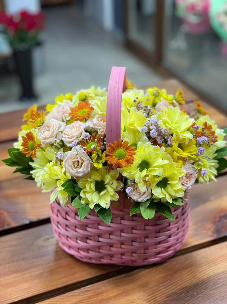 Цветочная композиция из Хризантемы и Розы в корзине в Рощино Ставропольского края