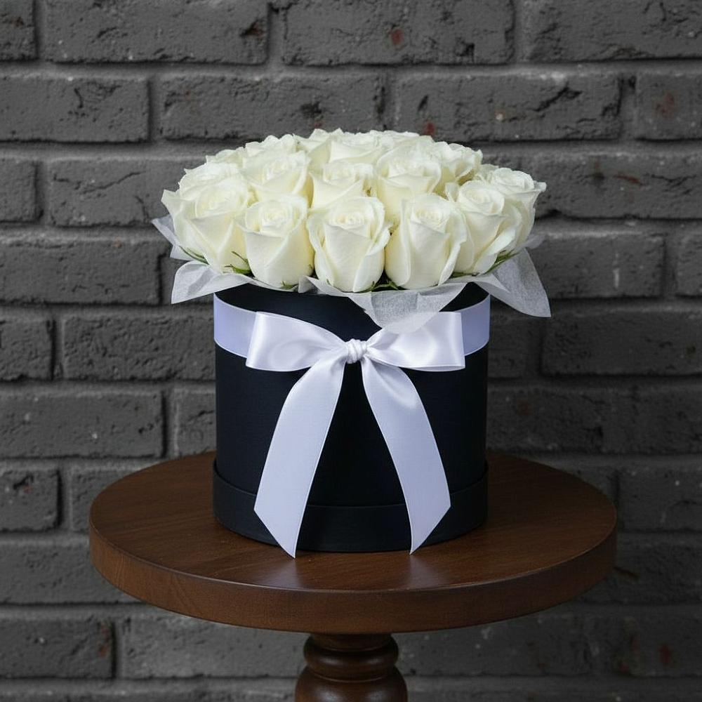 Цветочная композиция из Розы в шляпной коробке в Рощино Ставропольского края