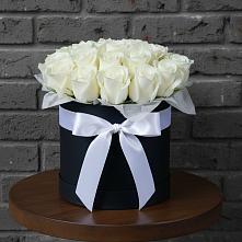 Цветочная композиция из Розы в шляпной коробке в Рощино Ставропольского края