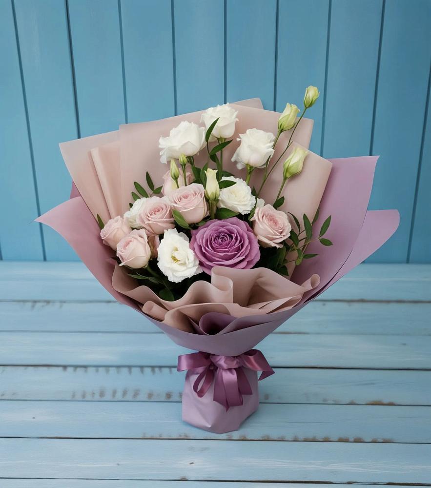 Букет цветов из: Розы и Лизиантусы в Рощино Ставропольского края